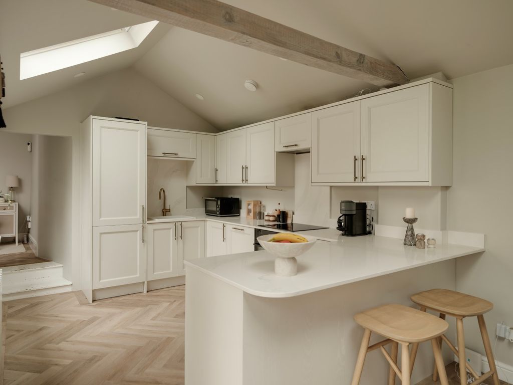 Property photo 2 of 18 Kitchen