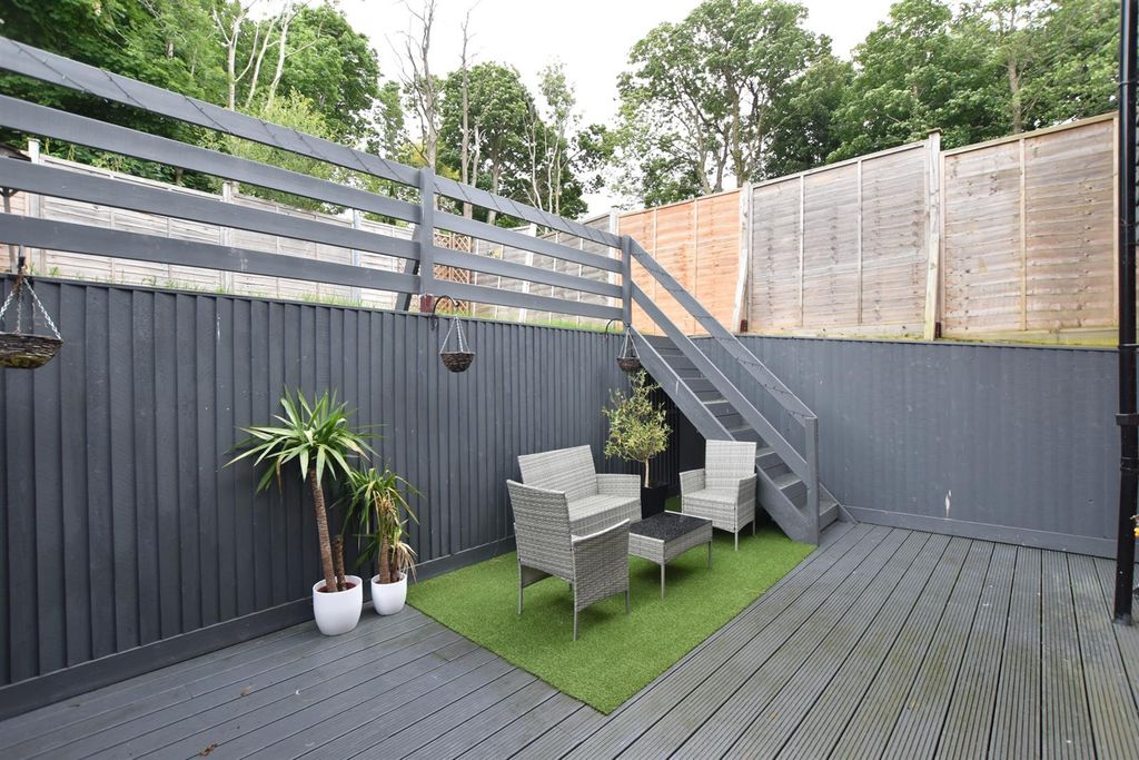 Property photo 3 of 20 Garden