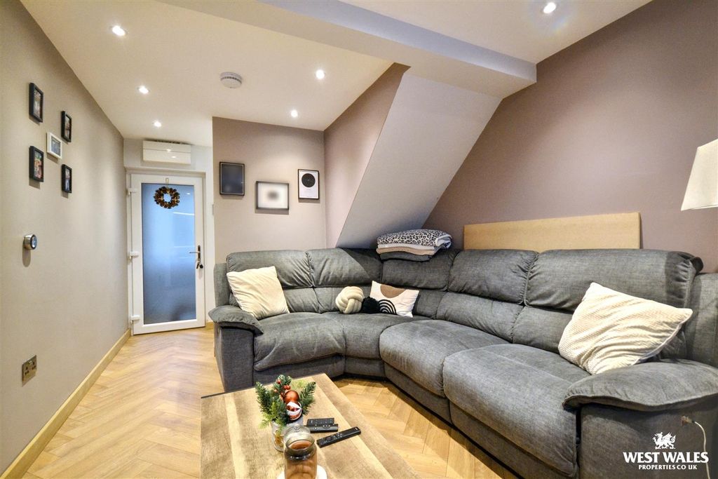 Property photo 3 of 16 Living Room