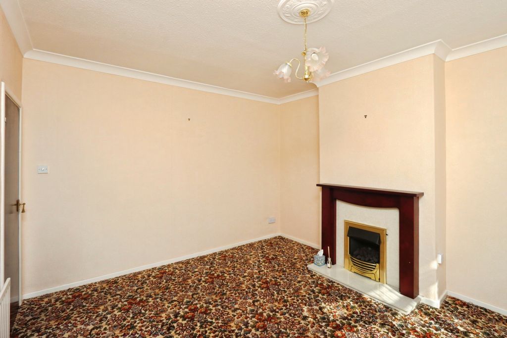 Property photo 3 of 15 Lounge