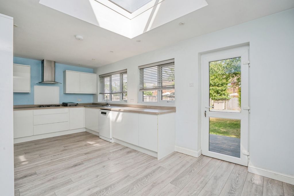 Property photo 2 of 17 Pbox-Img.Jpg