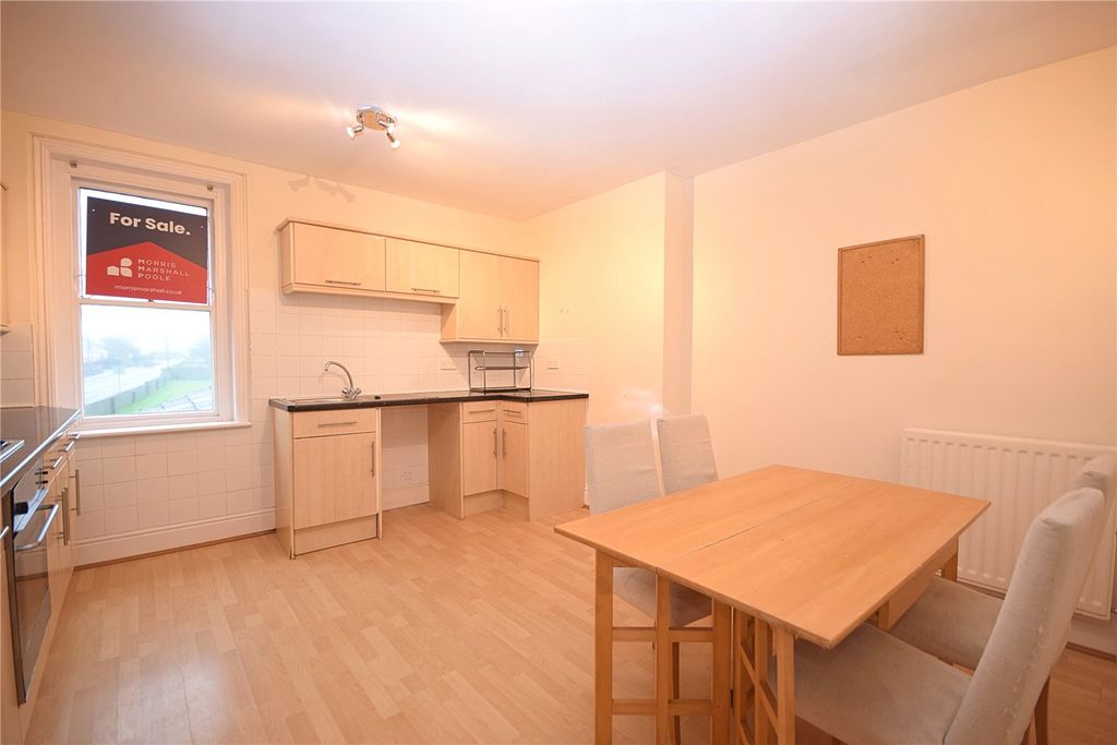 Additional image 5 of 2 bed flat for saleMarine Parade, Tywyn, Gwynedd LL36