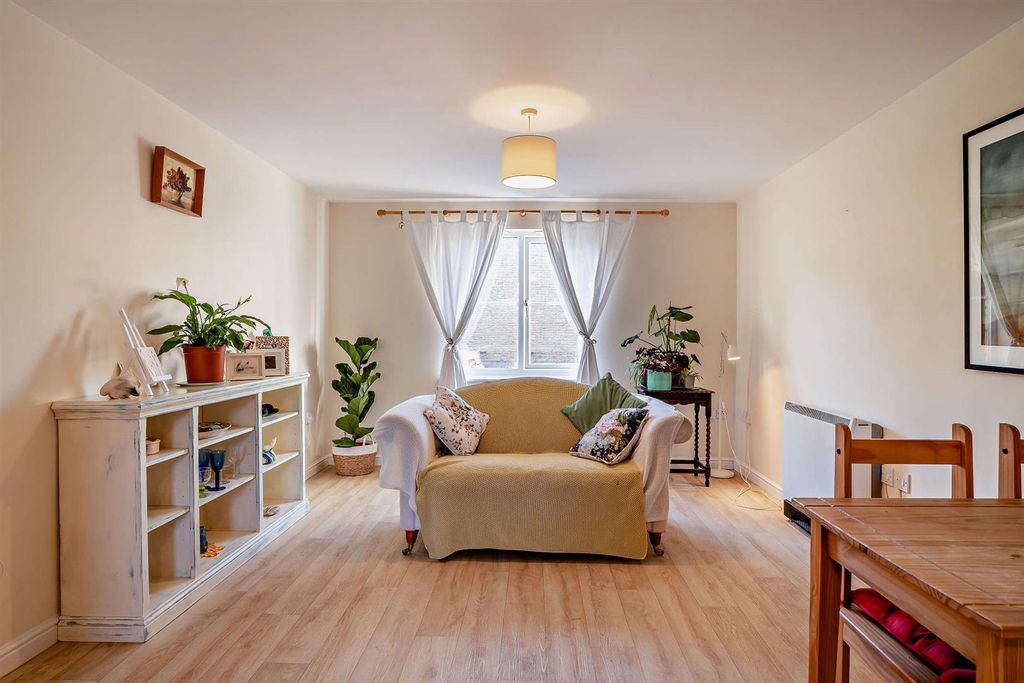 Property photo 2 of 12 G