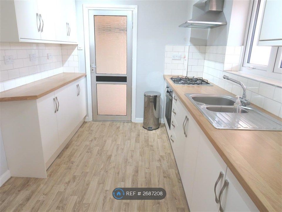 Property photo 3 of 14 Kitchen