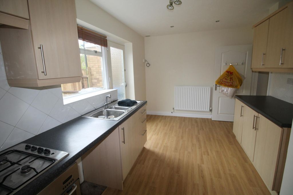 Property photo 2 of 6 Kitchen