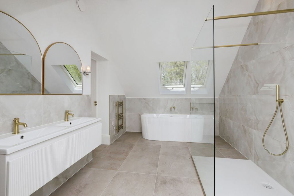 Property photo 3 of 22 Pbox-Img.Jpg