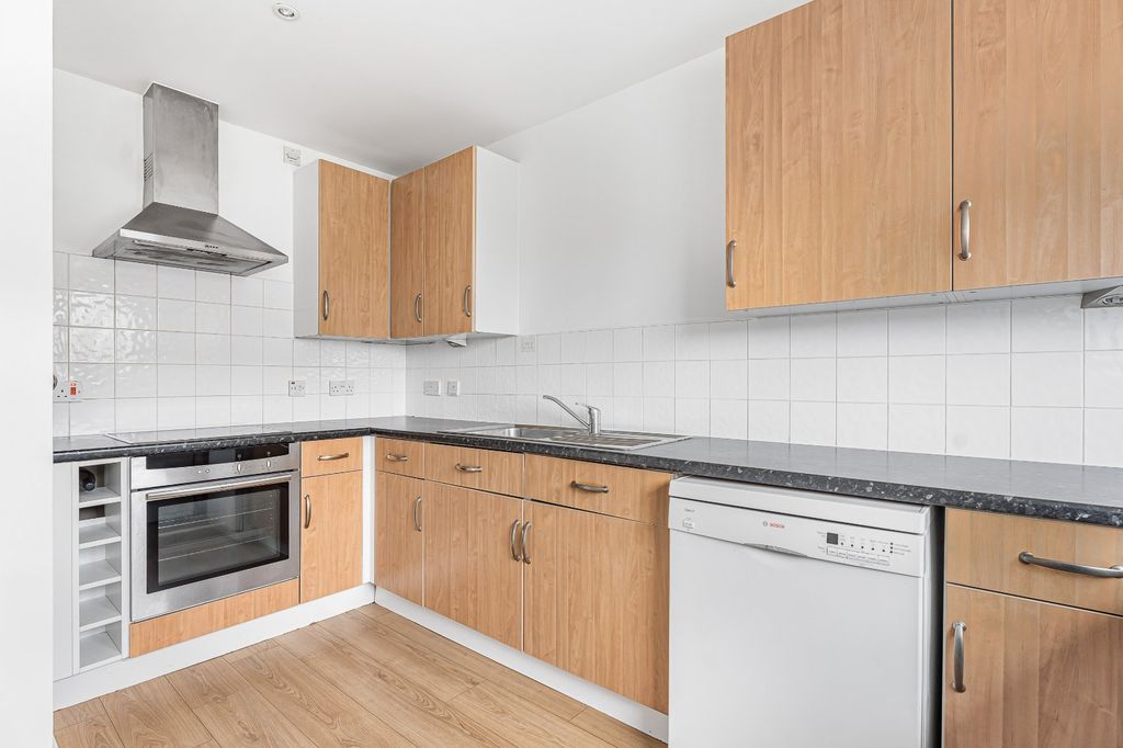 Property photo 3 of 17 Kitchen