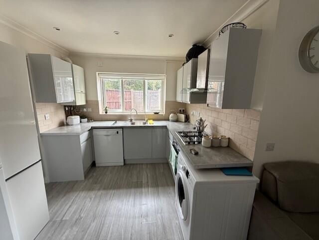 Property photo 1 of 11 Kitchen