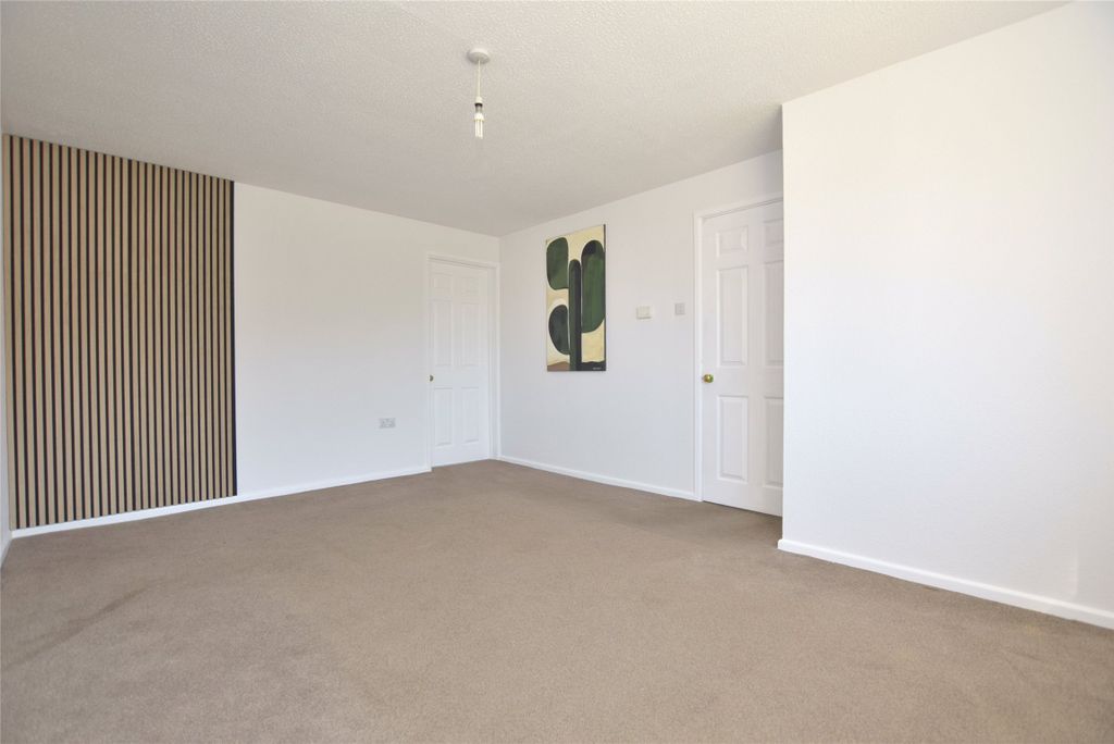 Property photo 3 of 18 Living Room