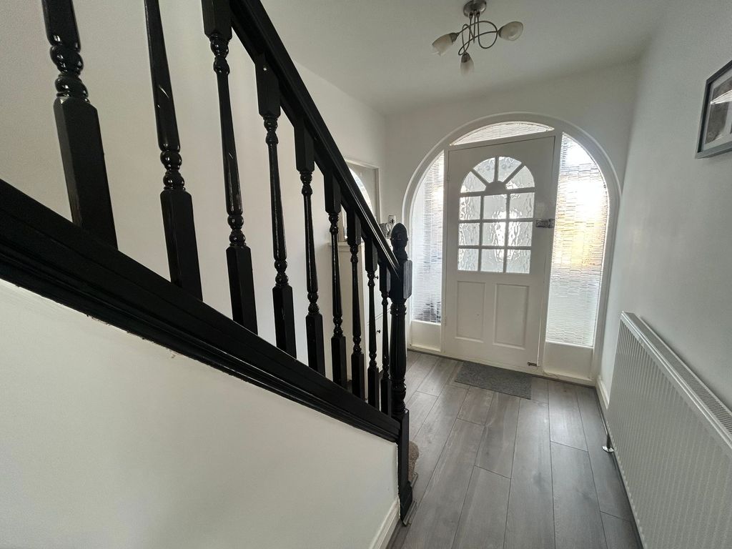 Property photo 2 of 29