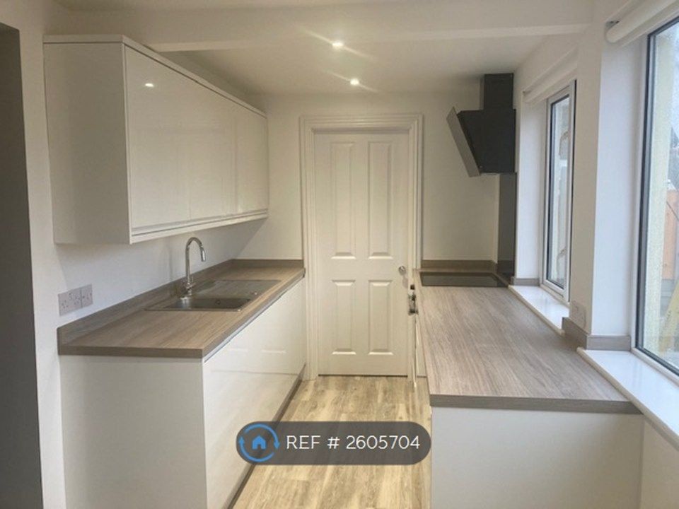 Property photo 1 of 11 Kitchen Towards Utiity Room