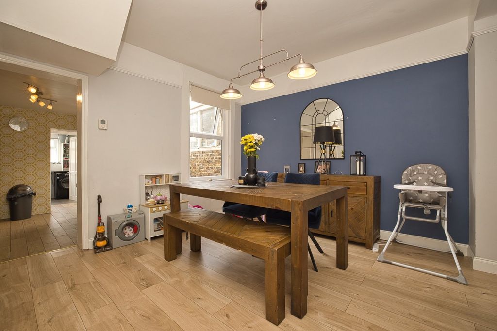 Property photo 2 of 11 Picture 2