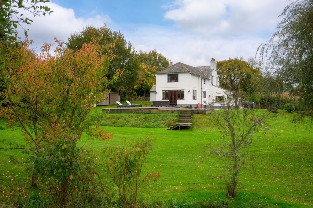 Property photo 1 of 32