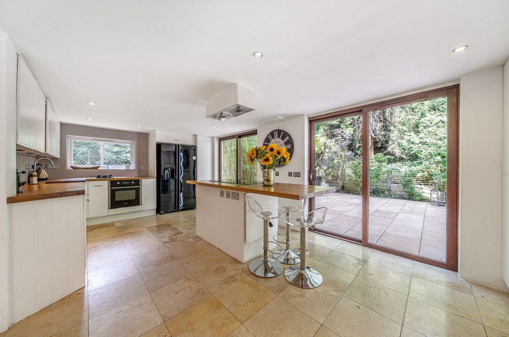 Property photo 3 of 31