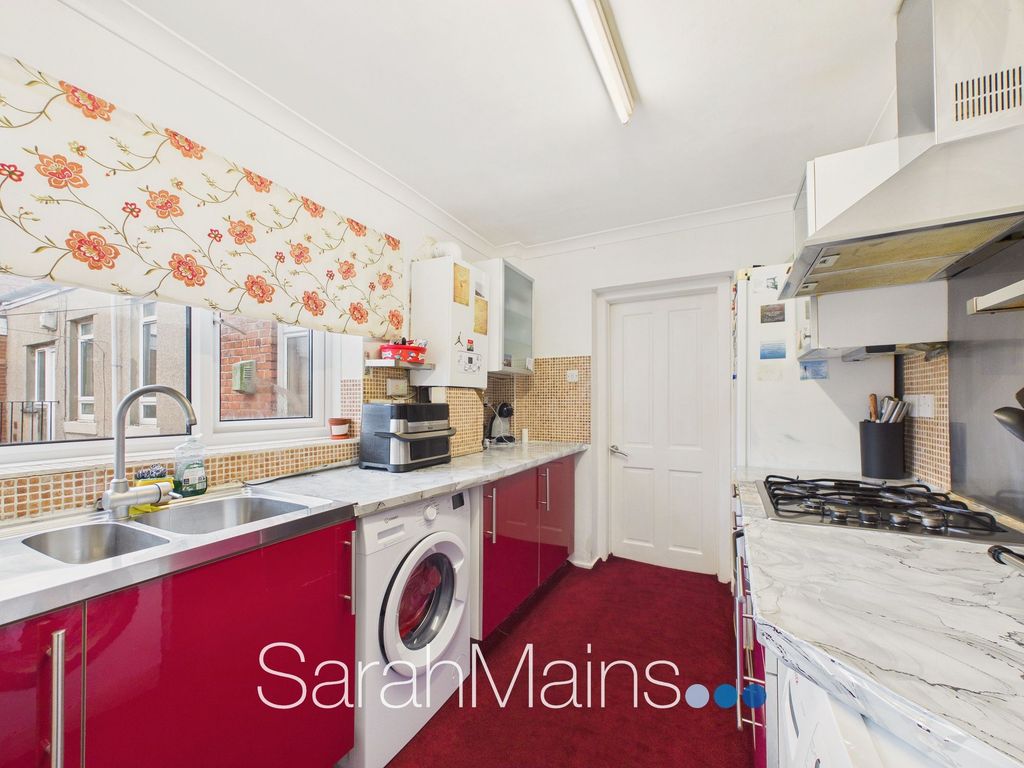 Property photo 3 of 9 Kitchen