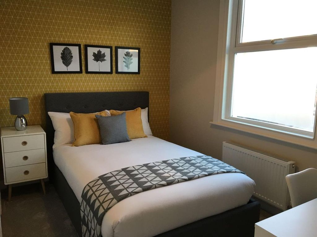 Property photo 1 of 12 Bedroom