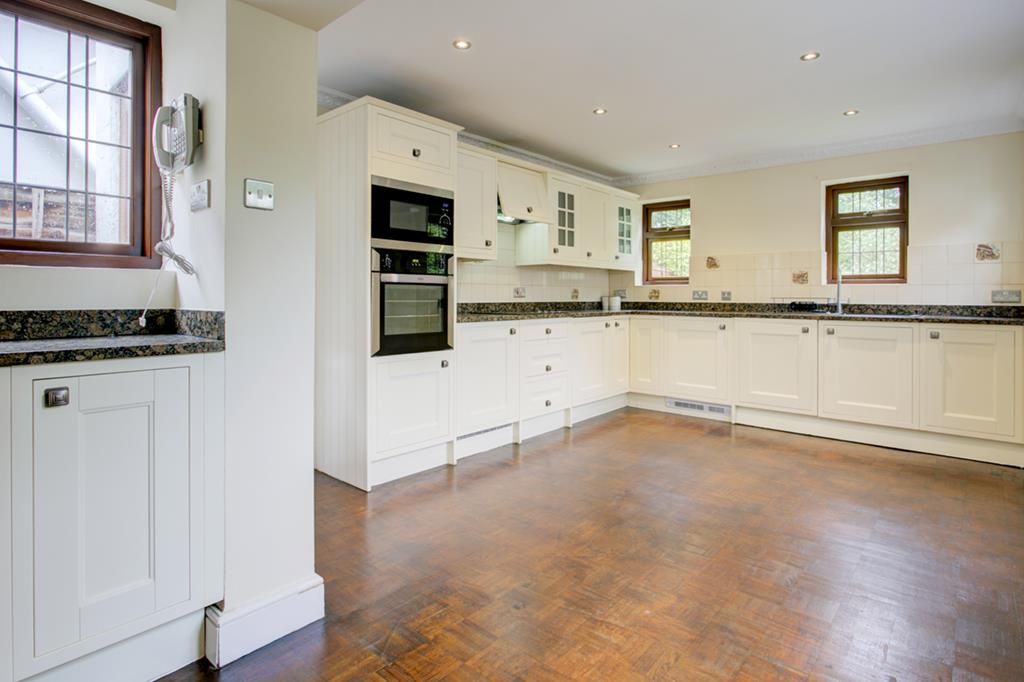 Property photo 2 of 16 Hall (31).Jpg