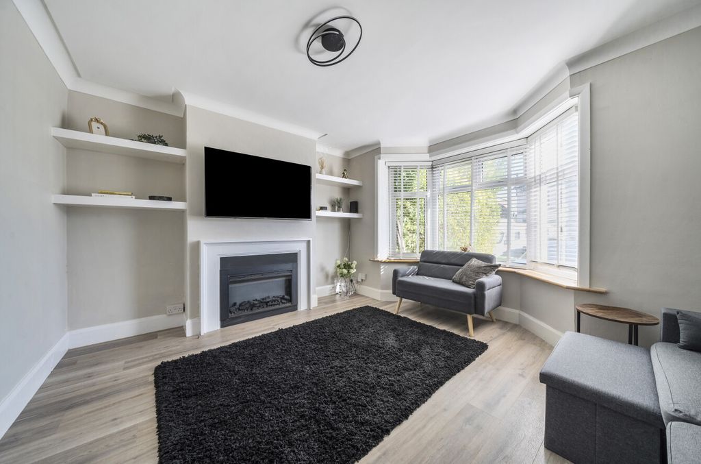 Property photo 2 of 14 1362654-28-68E3Bf...