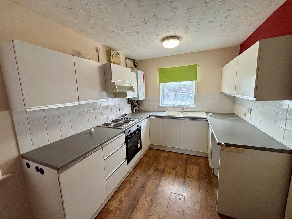 Property photo 2 of 12 Kitchen