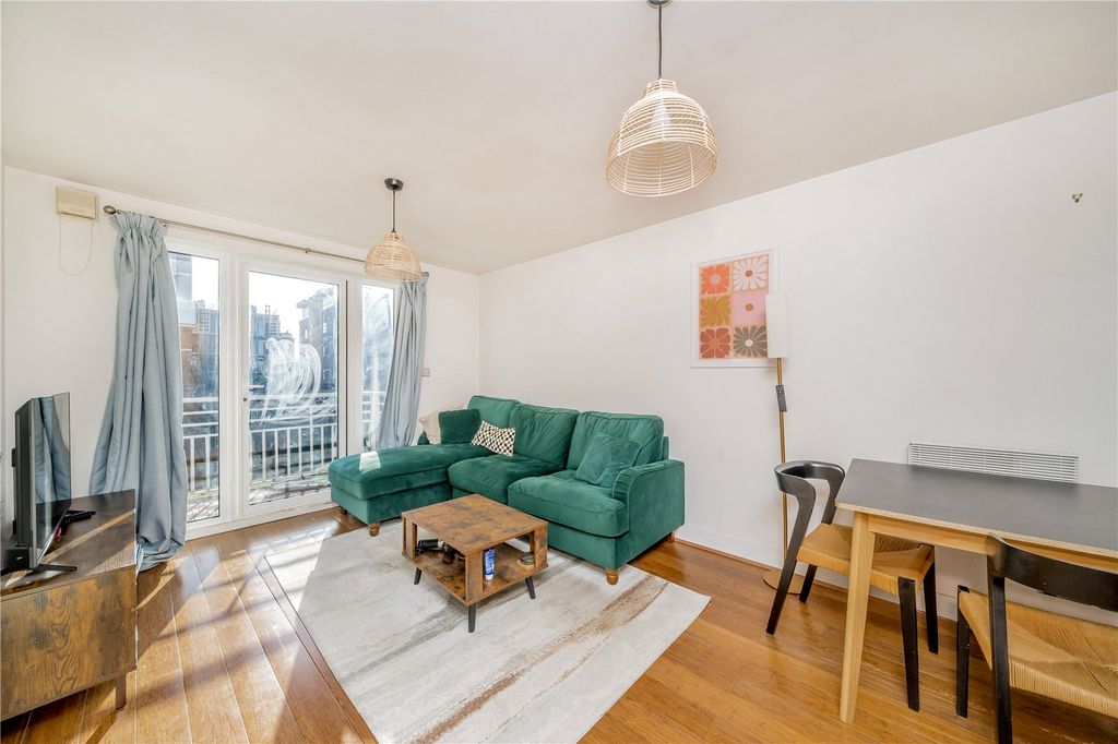 Property photo 2 of 6 Reception