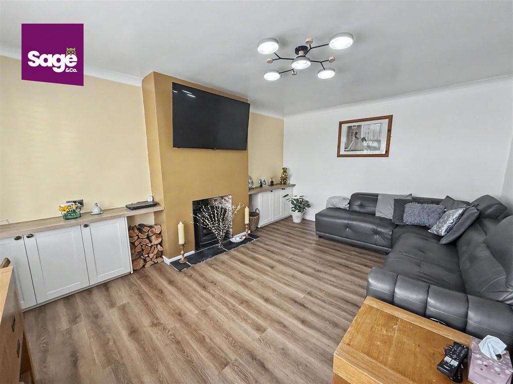Property photo 2 of 30