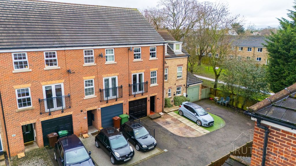 Property photo 2 of 27