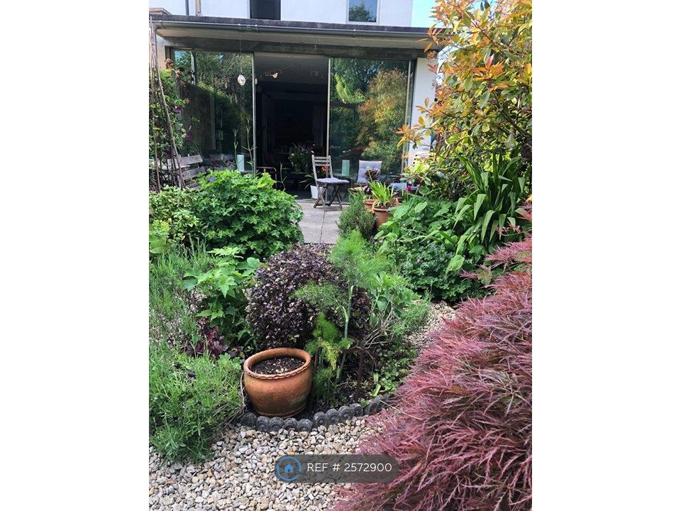 Property photo 1 of 11 Garden