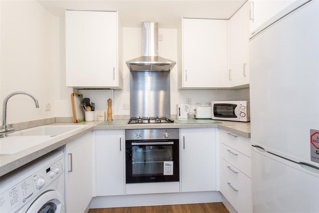 Property photo 2 of 9 Kitchen