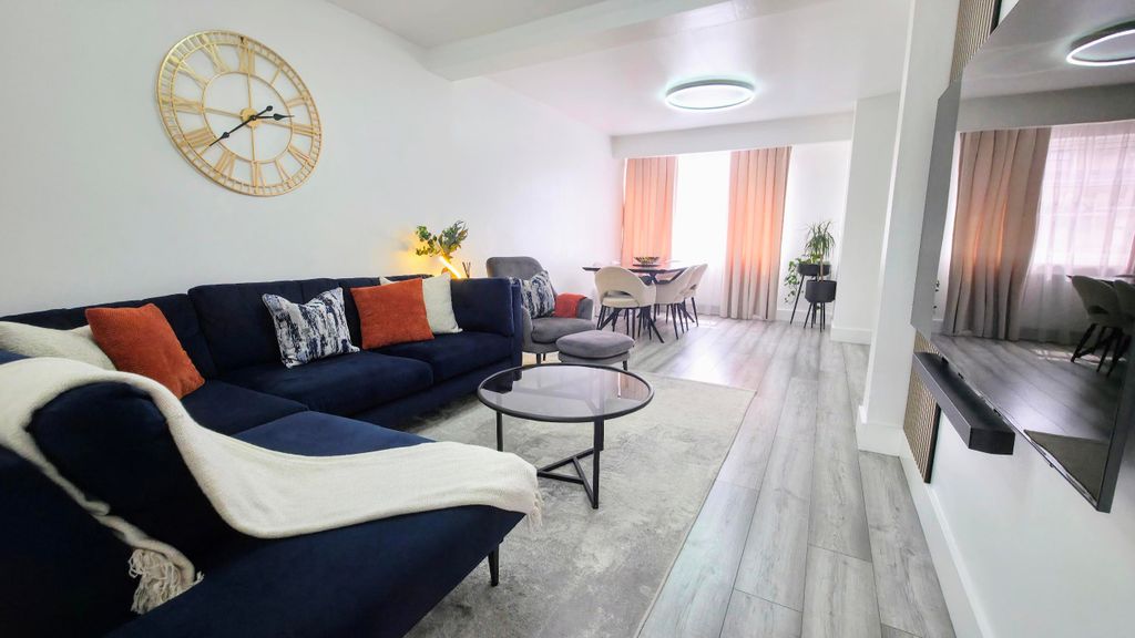 Property photo 2 of 16 Lounge Diner