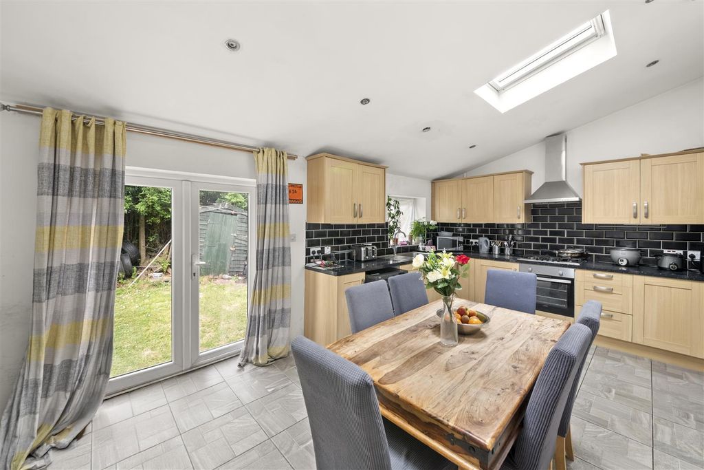 Property photo 3 of 18 6