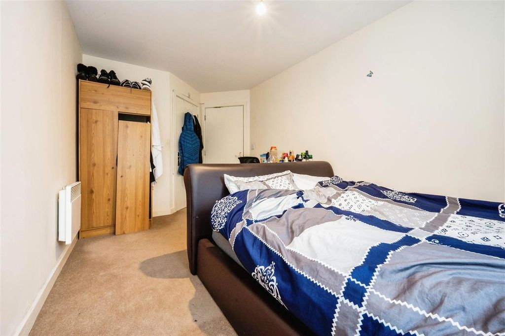 Property photo 3 of 10 Bedroom