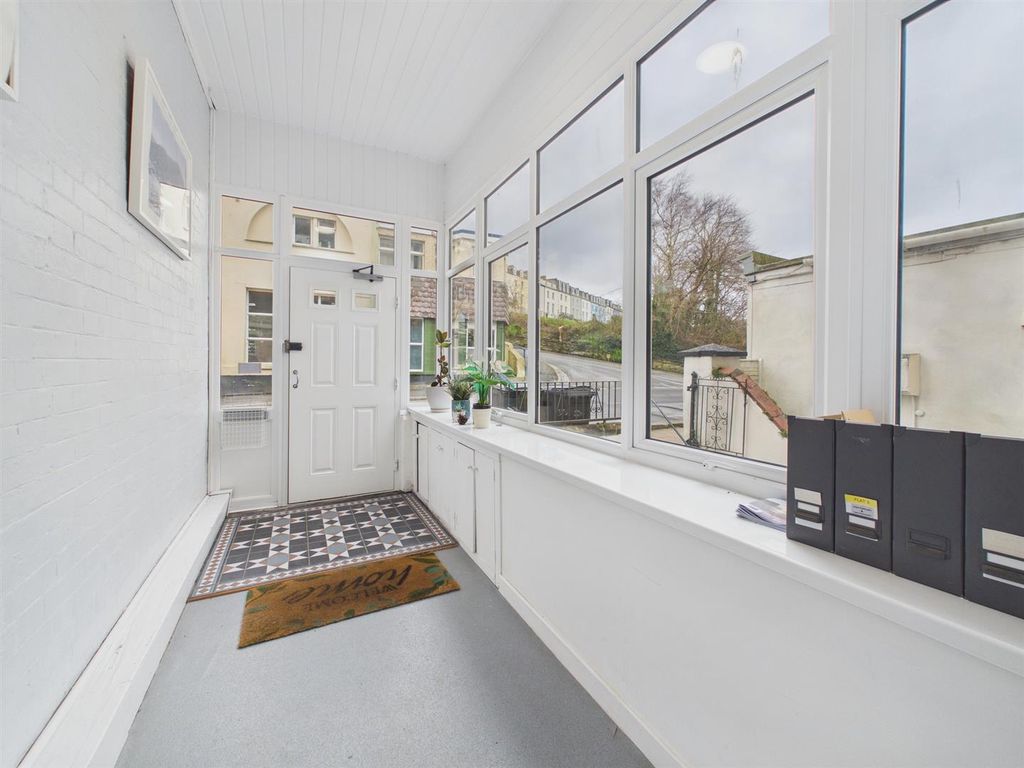 Property photo 2 of 13 Communal Entrance