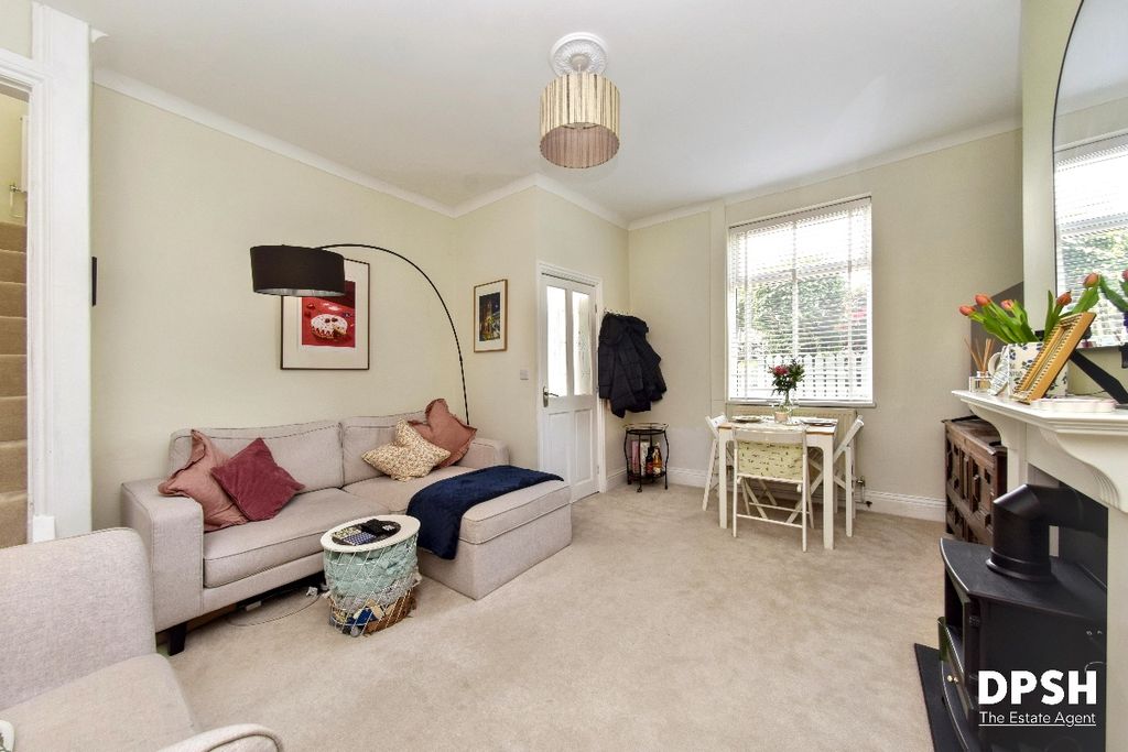 Property photo 2 of 25