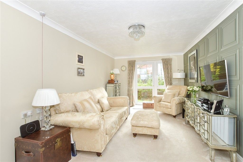 Property photo 3 of 8 Lounge/Diner