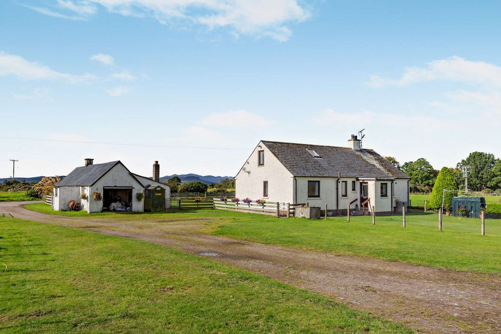 Property photo 3 of 10 1 Newmore