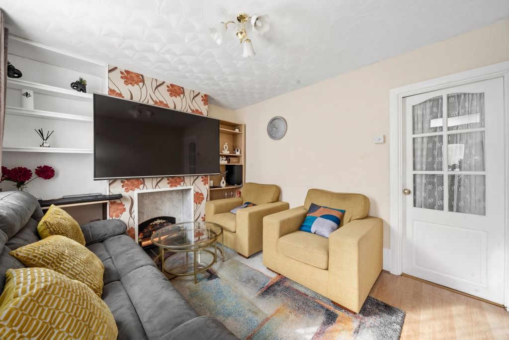 Property photo 2 of 13 4833262