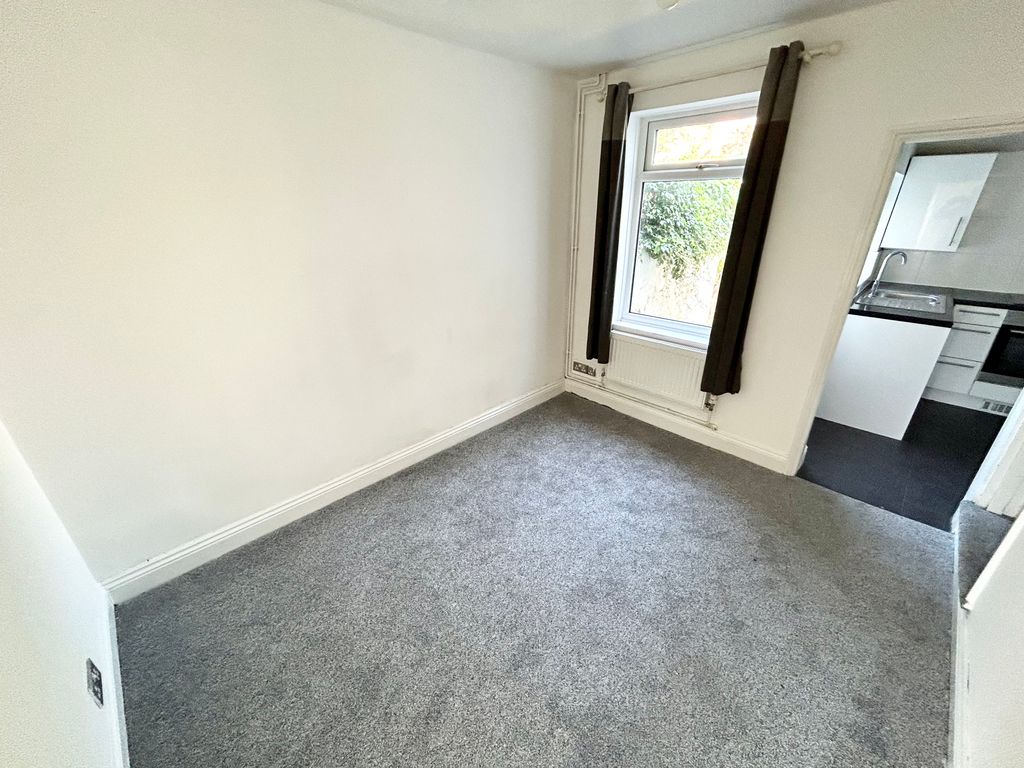 Property photo 2 of 8 Image