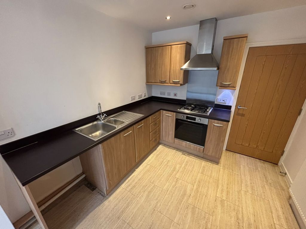 Property photo 3 of 11 Kitchen