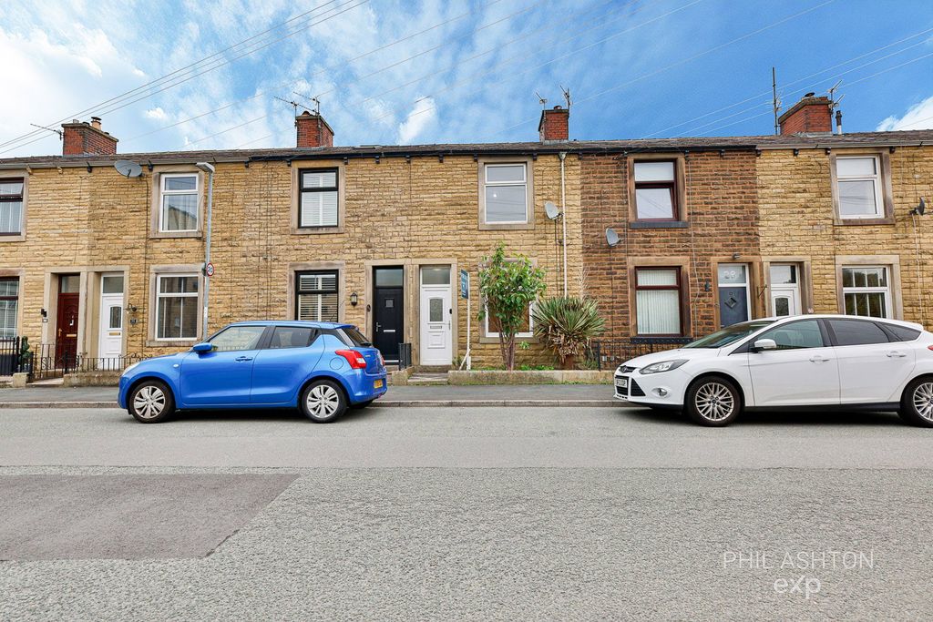 Property photo 2 of 28