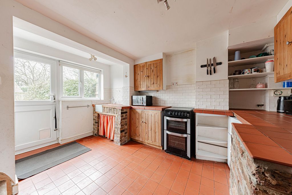 Property photo 3 of 20 Kitchen (1)