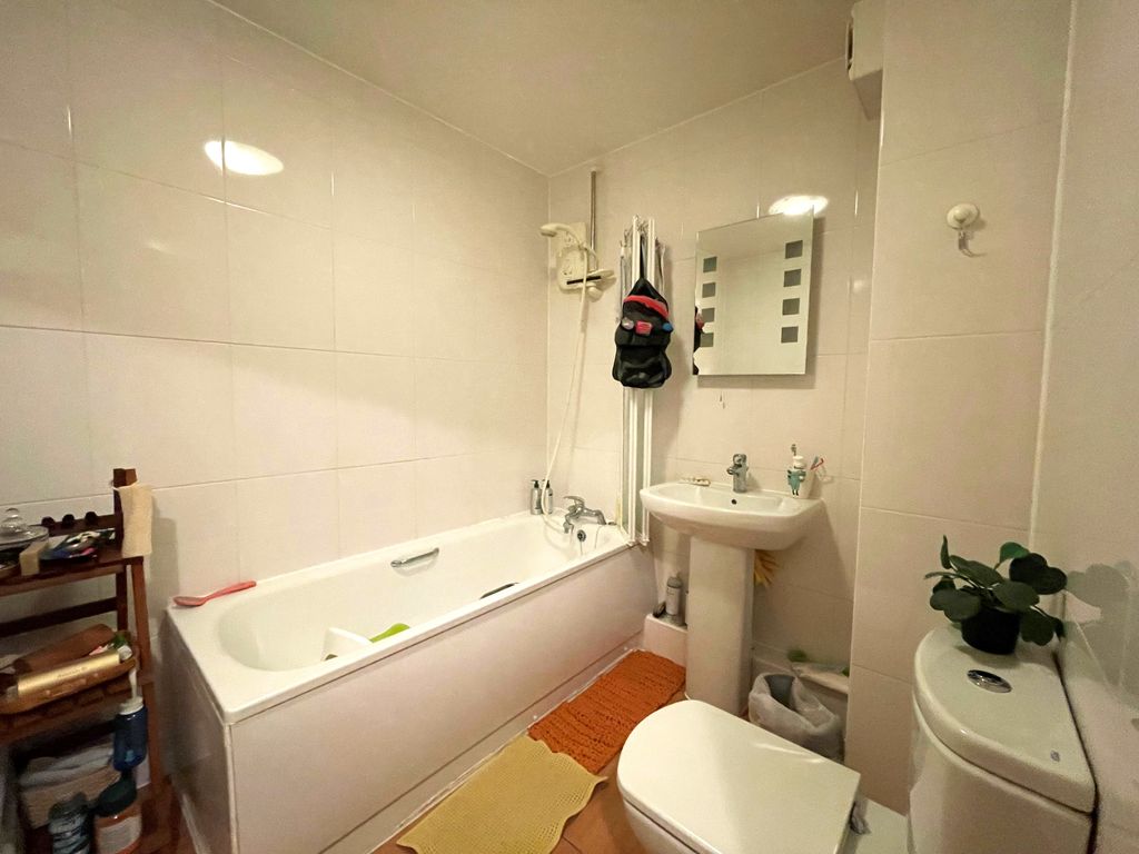 Property photo 3 of 5 Bathroom