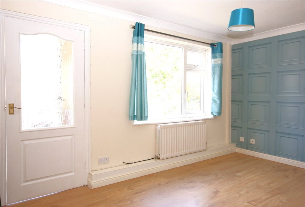 Property photo 2 of 8 Picture No. 15