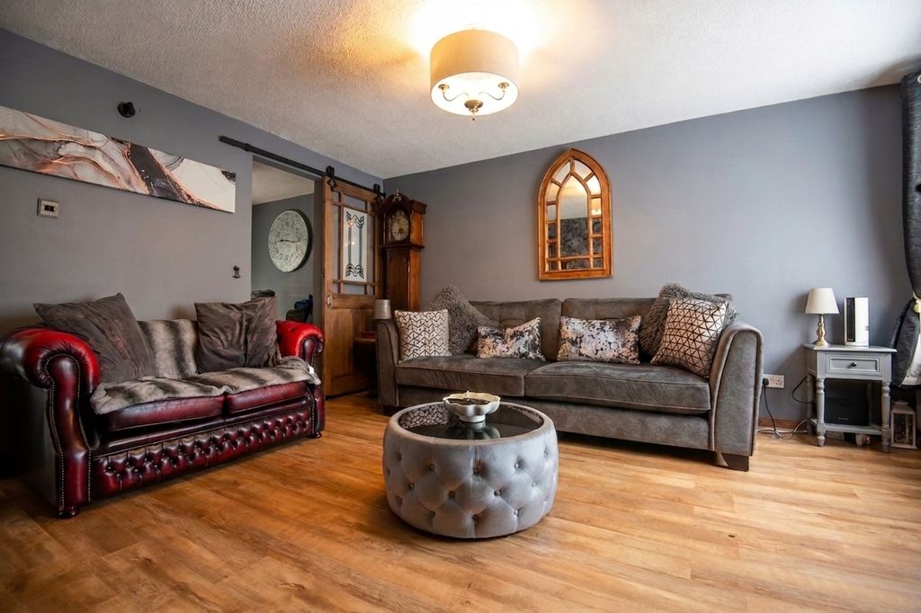 Property photo 2 of 29