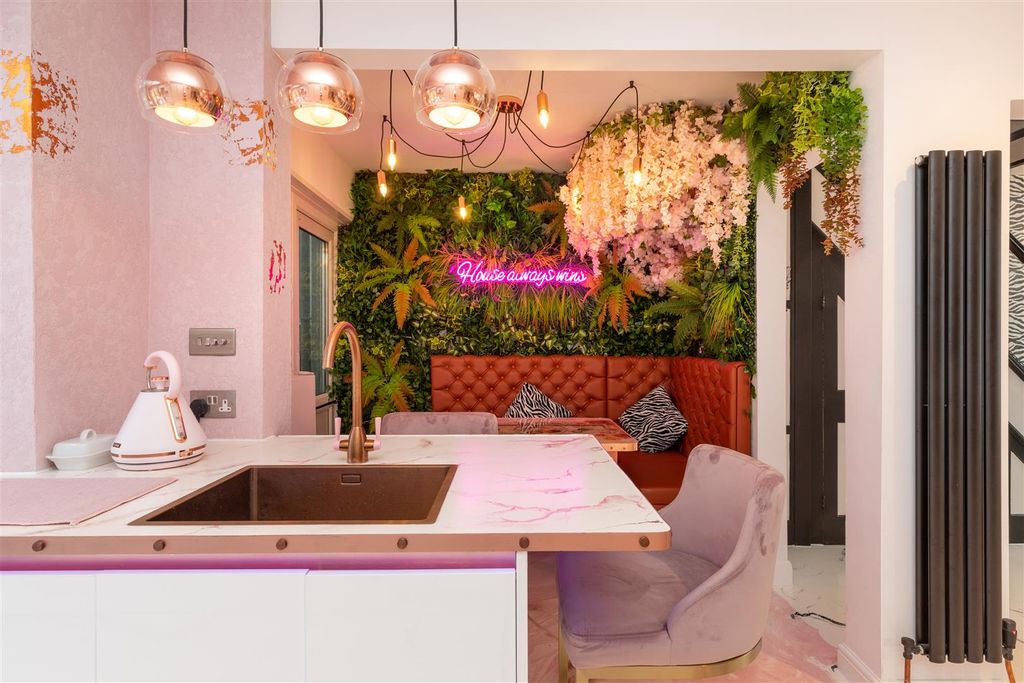 Property photo 3 of 32 Victoria Road-10.Jpg