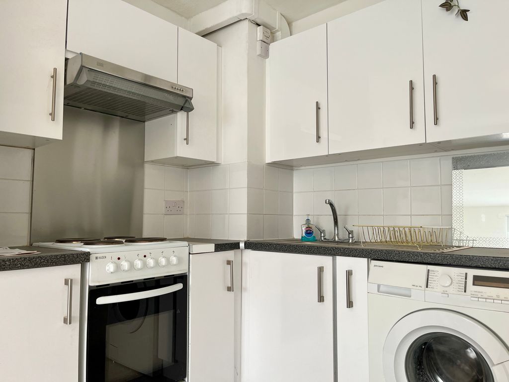 Property photo 3 of 6 Kitchen
