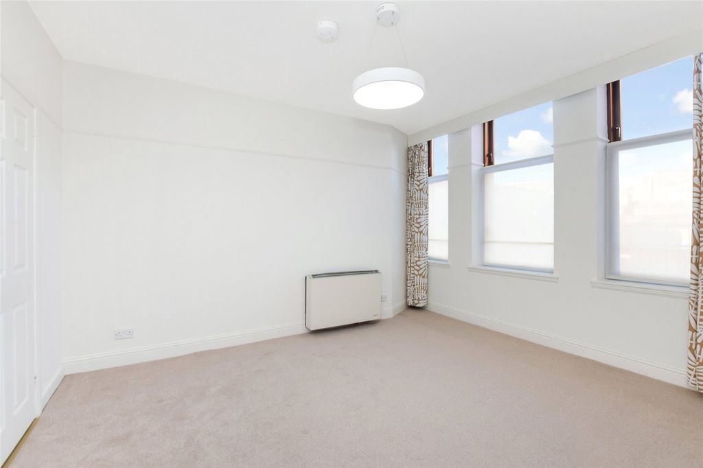 Property photo 3 of 18 Picture No. 05