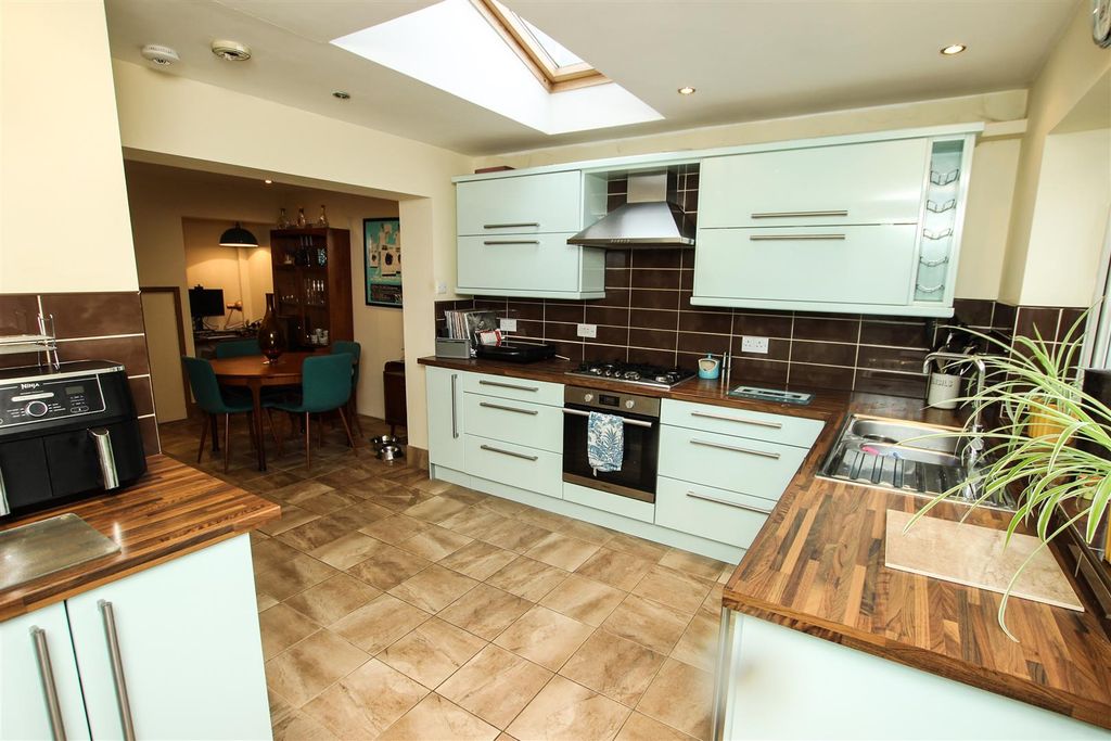 Property photo 2 of 4 Breakfast Kitchen