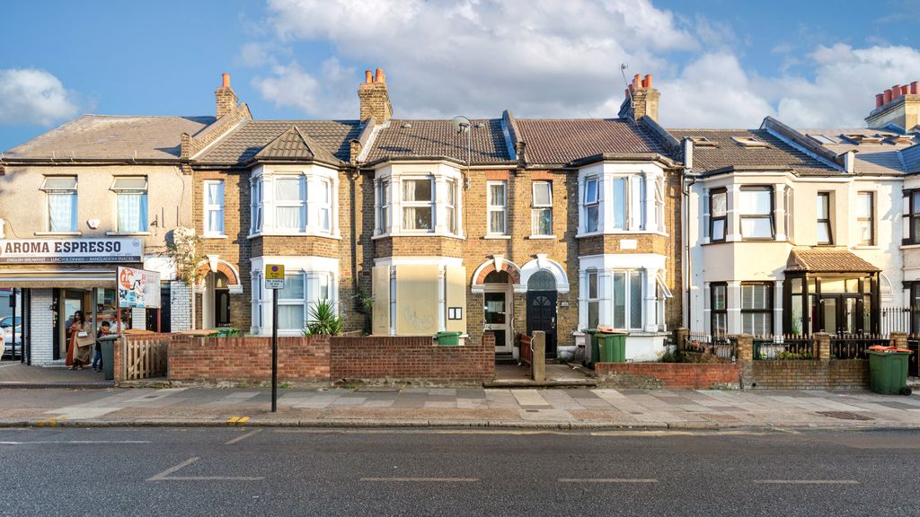 Property photo 1 of 21 230 Barking Road, East Ham, London, E6 3Bb