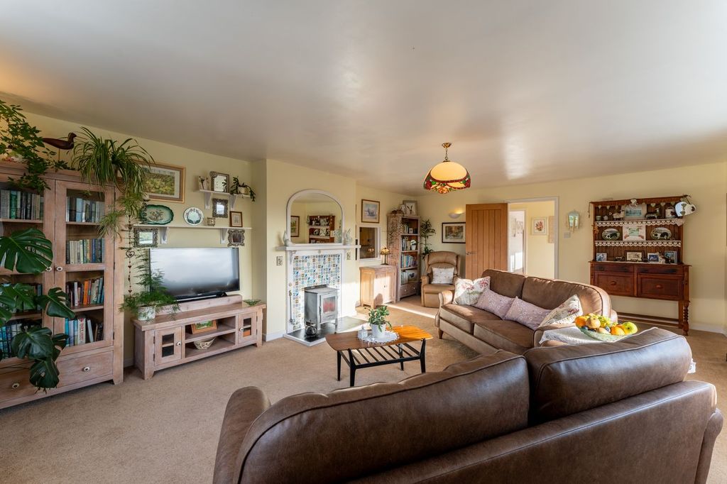 Property photo 3 of 27