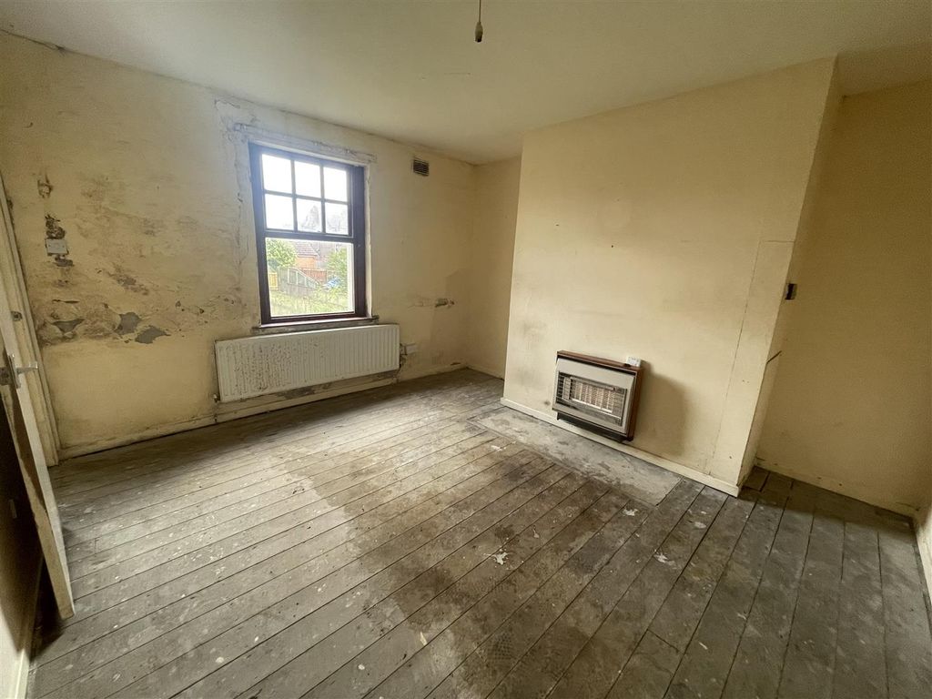 Property photo 2 of 9 3 York 7.Jpeg